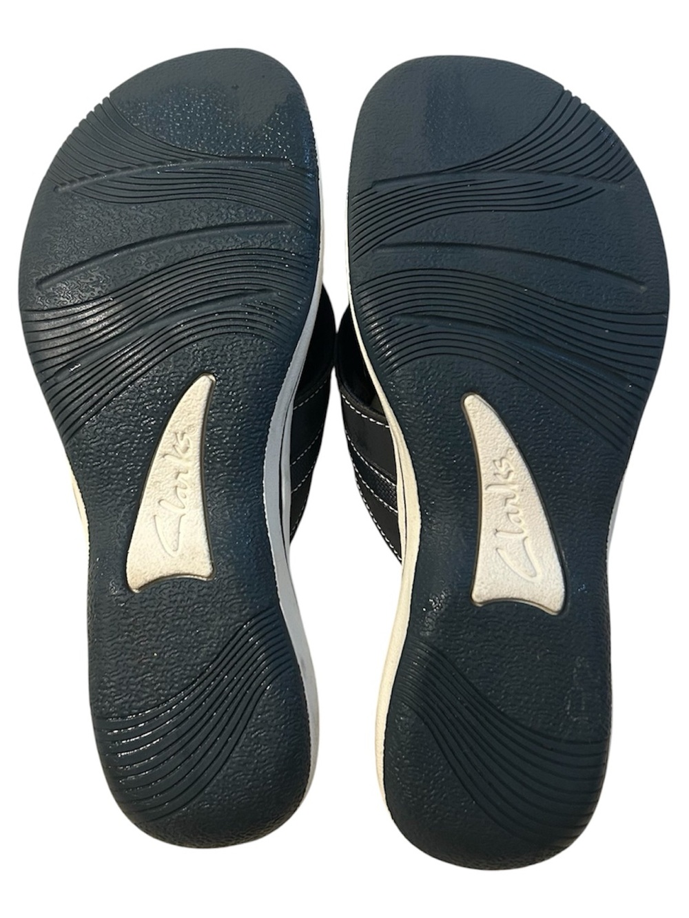 Clarks Cloudsteppers CushionSoft Flip Flops Navy Floral Comfort Sandals Size 10 - Picture 2 of 7